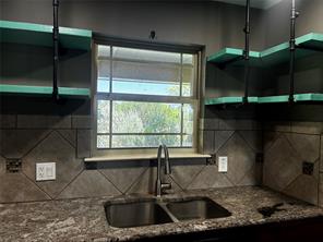 23748 N US Highway 281 - Photo 13