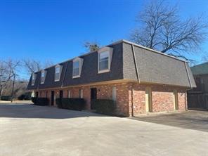 915 N Elm Street - Photo 1