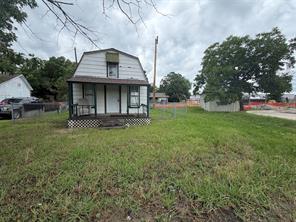 754 N Waco - Photo 1