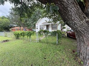 754 N Waco - Photo 2