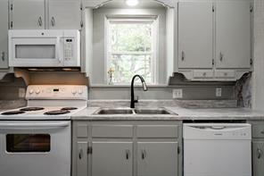 305 W Swenson Avenue - Photo 13