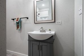 305 W Swenson Avenue - Photo 17