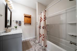 305 W Swenson Avenue - Photo 20