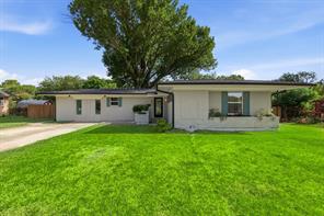 385 Crockett - Photo 1