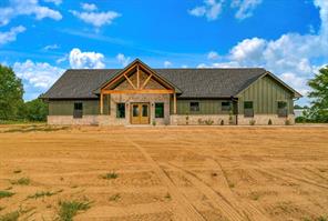 829 Private Road 44005 - Photo 1