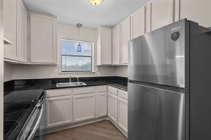 320 E 4th Street - Photo 10
