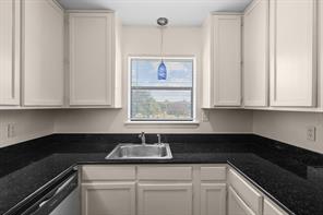 320 E 4th Street - Photo 11