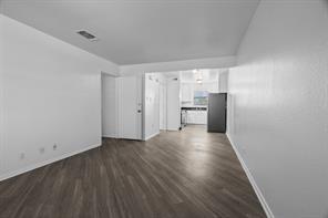 320 E 4th Street - Photo 3