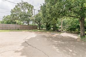 2760 Parkchester Drive - Photo 38