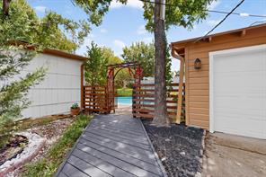 10520 Lippitt Avenue - Photo 32