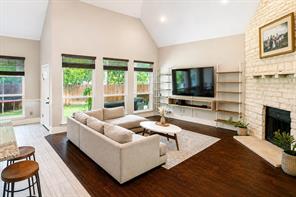 1720 Endicott Drive - Photo 3