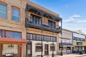 118 W Grand Street - Photo 1