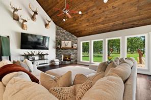 12234 Farm Road 195 - Photo 9