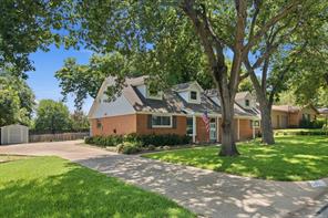 1301 Colonial Court - Photo 2