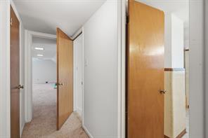 1301 Colonial Court - Photo 32