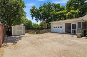 1301 Colonial Court - Photo 38