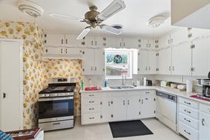 1301 Colonial Court - Photo 7