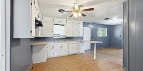 902 S US Highway 281 - Photo 5