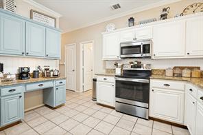 702 Champlain Court - Photo 4
