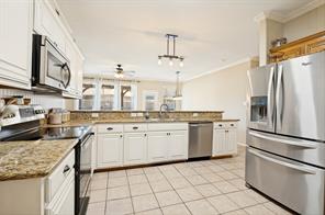 702 Champlain Court - Photo 5