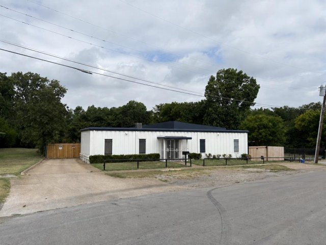 2211 Lamont Avenue