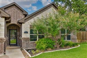 110 E Iriquois Drive - Photo 1