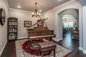 110 E Iriquois Drive - Photo 5