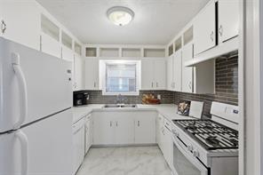 2321 Honeysuckle Avenue - Photo 3