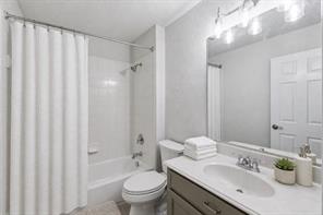 15701 Crown Cove Lane - Photo 33