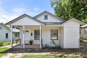 109 E Tyler Street - Photo 1