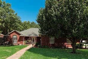 301 South Circle - Photo 1