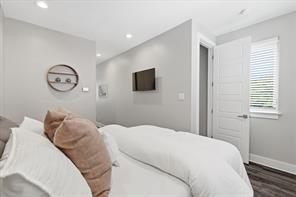 1118 Galveston Avenue - Photo 9