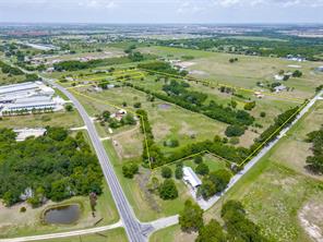 7811 FM 35 - Photo 2