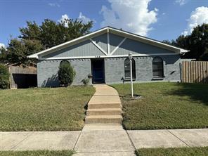 306 Ivy Way - Photo 1