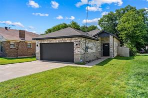 322 E Walnut Street - Photo 1
