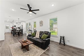 322 E Walnut Street - Photo 5