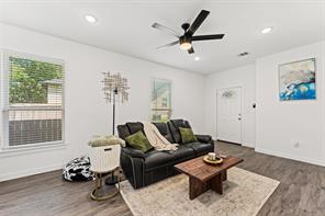 322 E Walnut Street - Photo 6