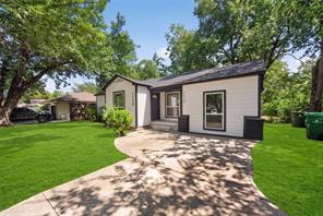1110 Ryan Avenue - Photo 2
