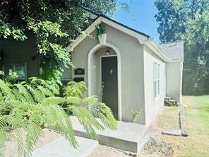 814 W College Street - Photo 1