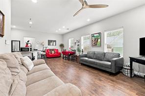 517 E Hanna Street - Photo 4