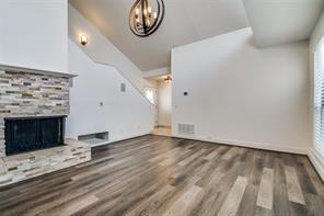 17018 Planters Row - Photo 4