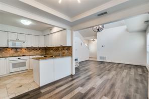 17018 Planters Row - Photo 9