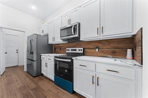 4507 Metropolitan Avenue - Photo 10