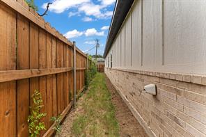 4507 Metropolitan Avenue - Photo 30
