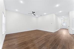 4507 Metropolitan Avenue - Photo 4