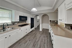 1944 Chesham Drive - Photo 4