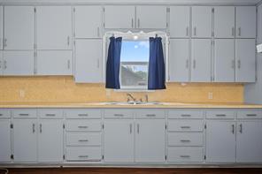611 N Richard Avenue - Photo 13