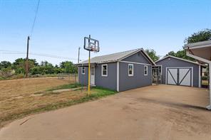 611 N Richard Avenue - Photo 5