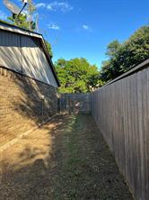 802 Matthews Court - Photo 10