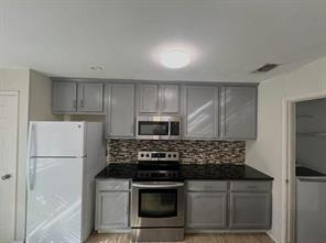 802 Matthews Court - Photo 6